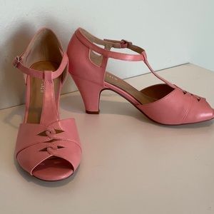 NEW Beautiful Coral Pink Retro open toe heels